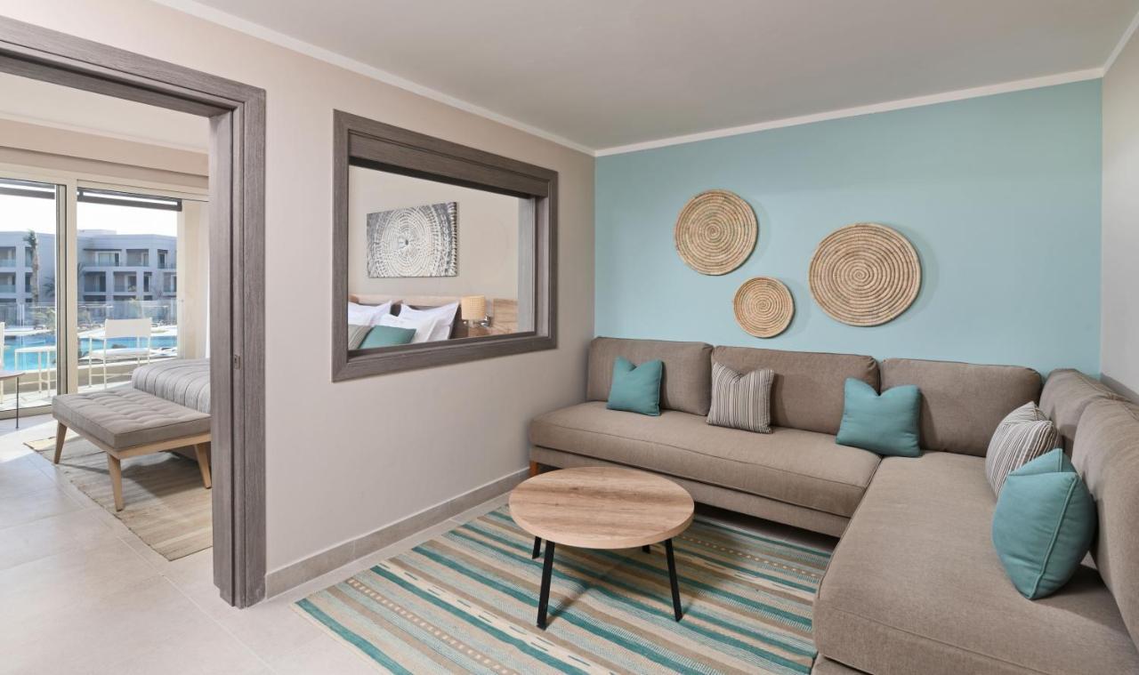 Steigenberger Resort Ras Soma Hurghada Exteriör bild A living room at the Hilton Garden Inn in Cape Town, South Africa