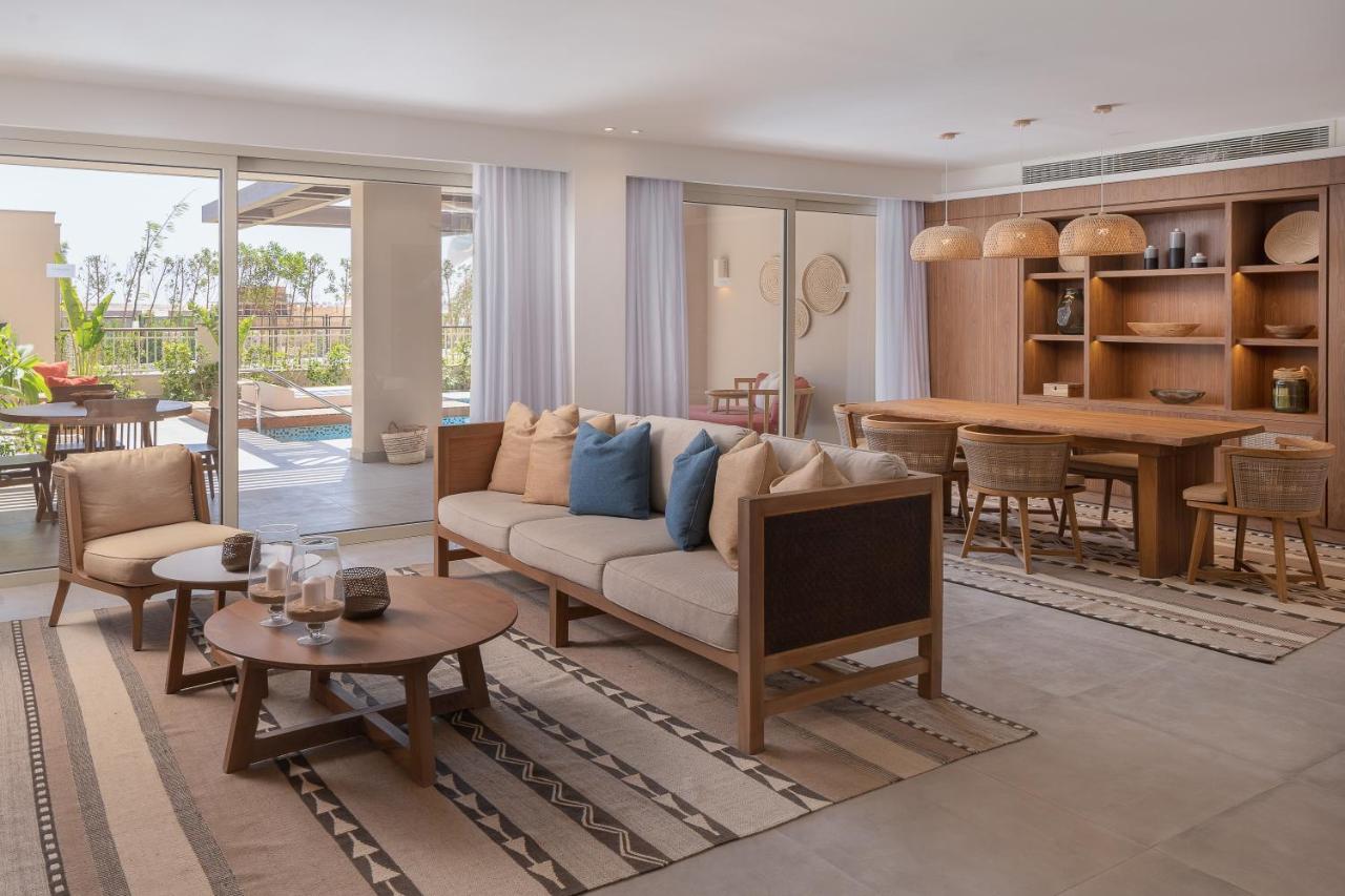 Steigenberger Resort Ras Soma Hurghada Exteriör bild The living room of a two-bedroom villa at the resort