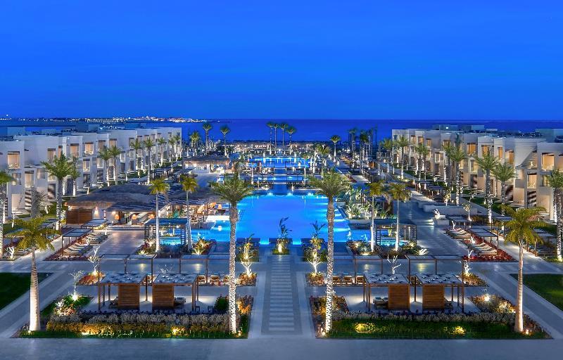 Steigenberger Resort Ras Soma Hurghada Exteriör bild The resort at night