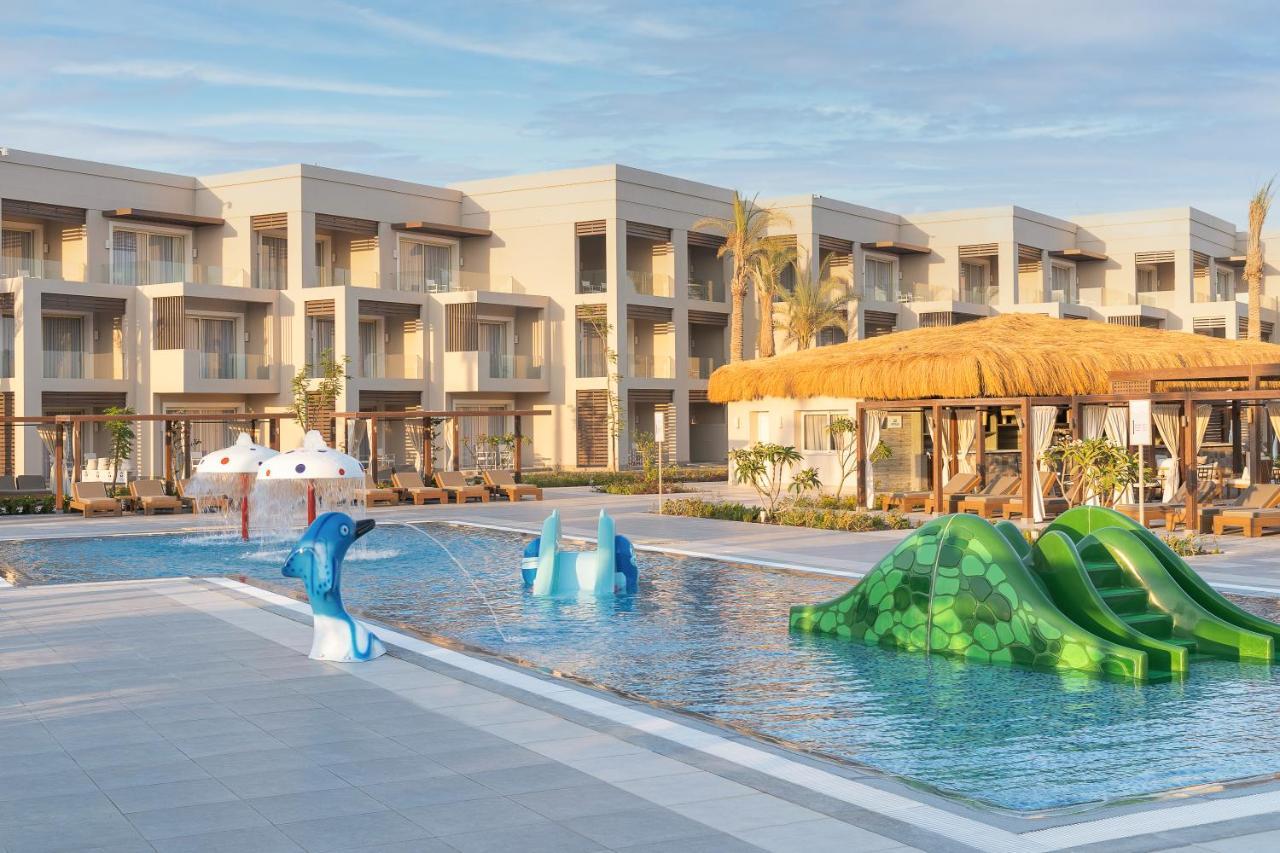Steigenberger Resort Ras Soma Hurghada Exteriör bild The resort's swimming pool
